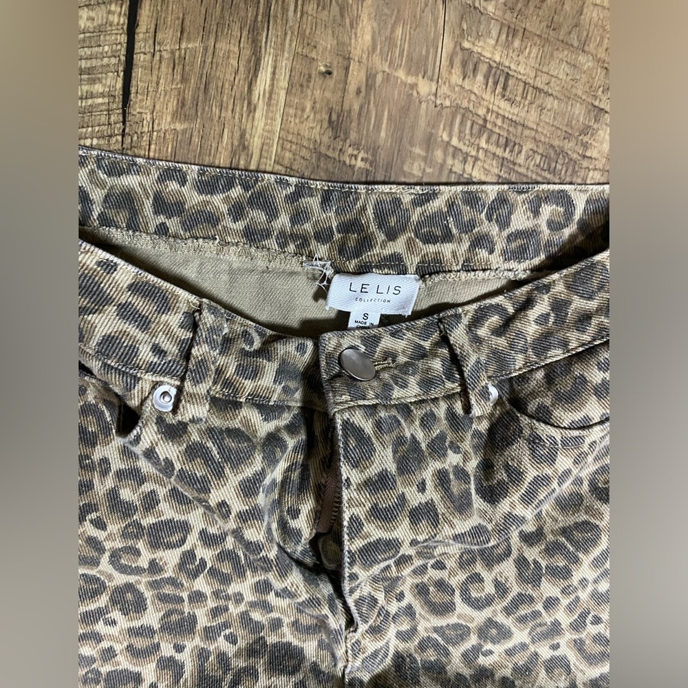 Le Lis Leopard Print Straight Leg Jeans in Beige and Black - Picture 5 of 6